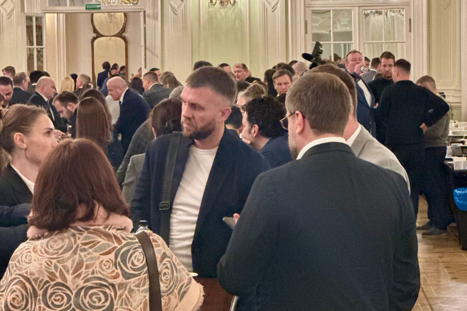 Участники форума ТИЭФ в зоне кофе-брейка