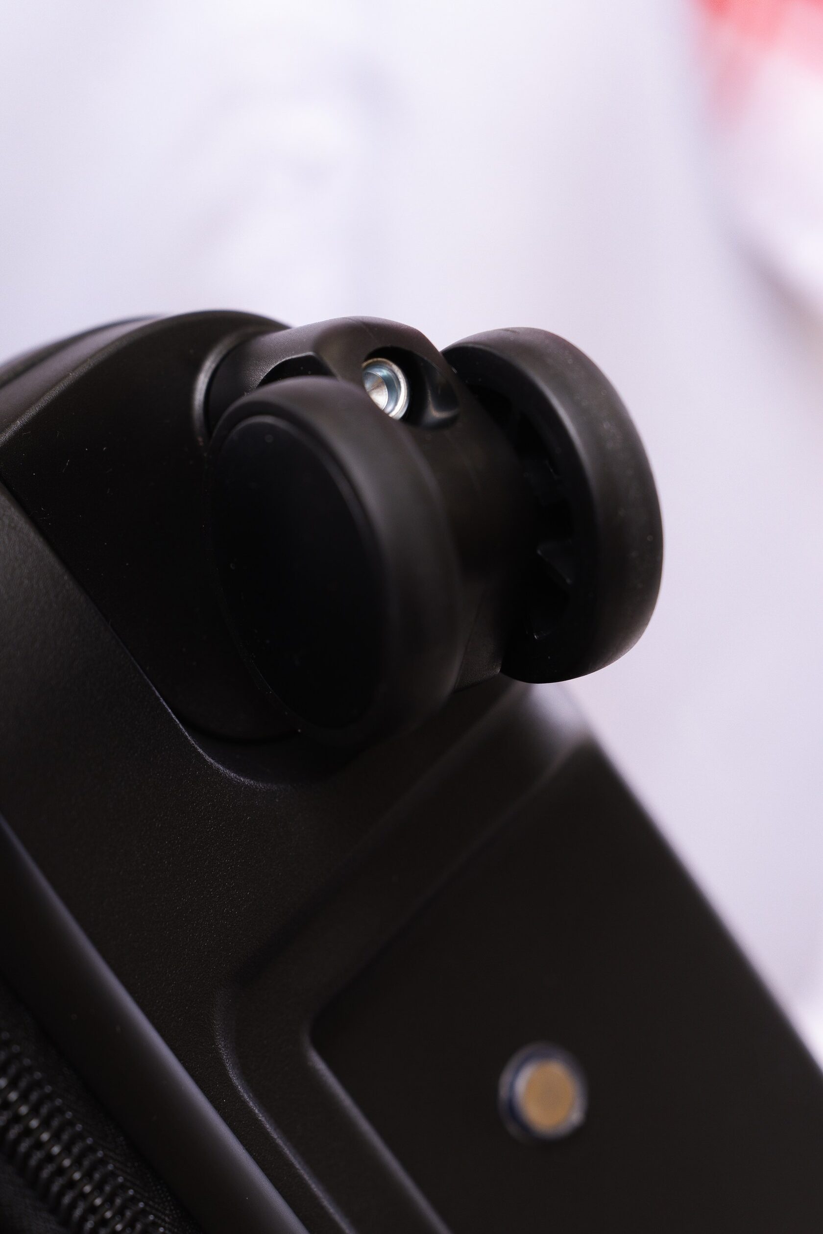 колеса чемоданов прочных