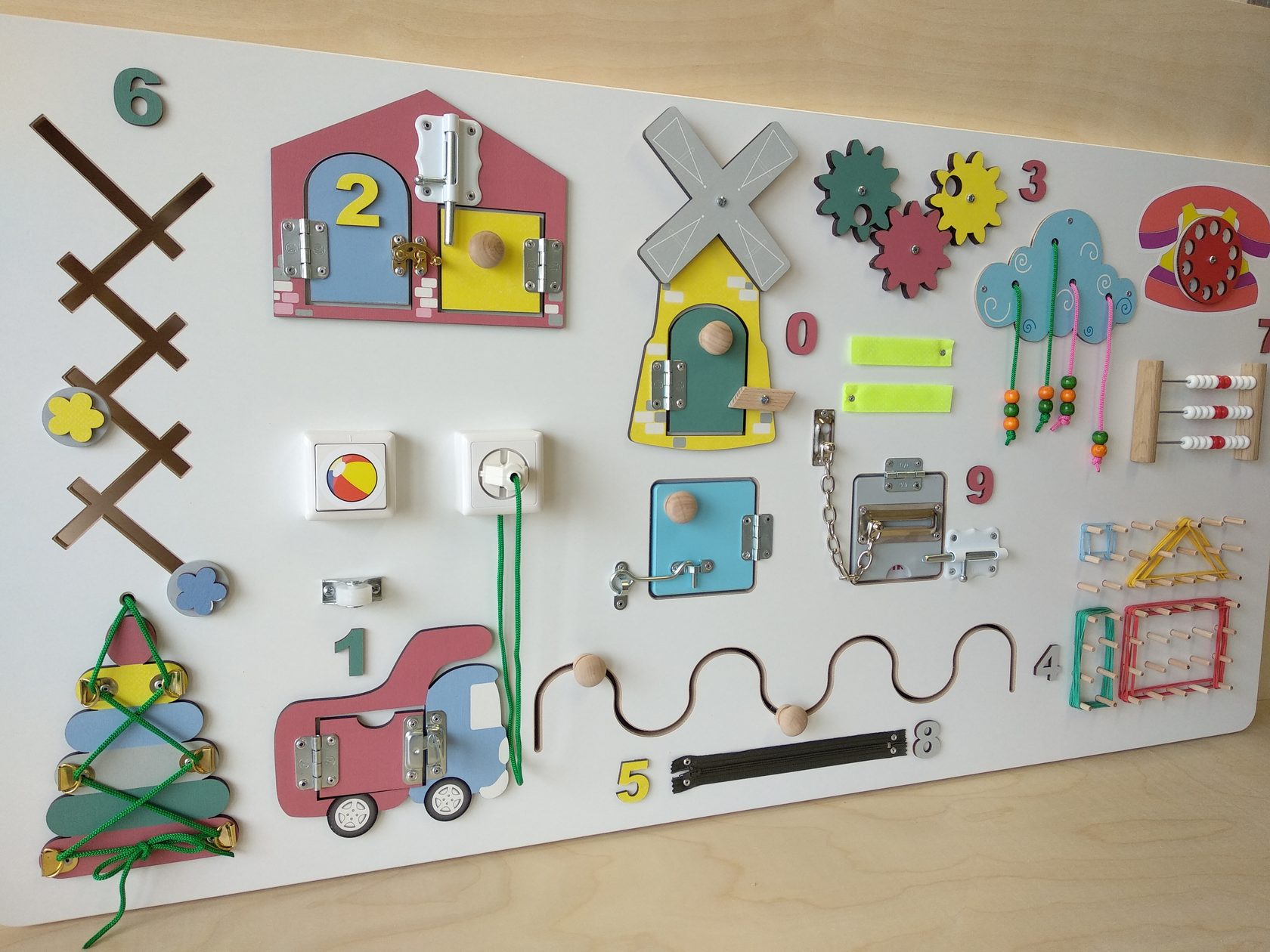 Купить "Большой бизиборд №1" недорого | Развивающие доски KimToys