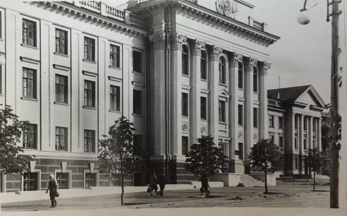 Здания МВД и КГБ