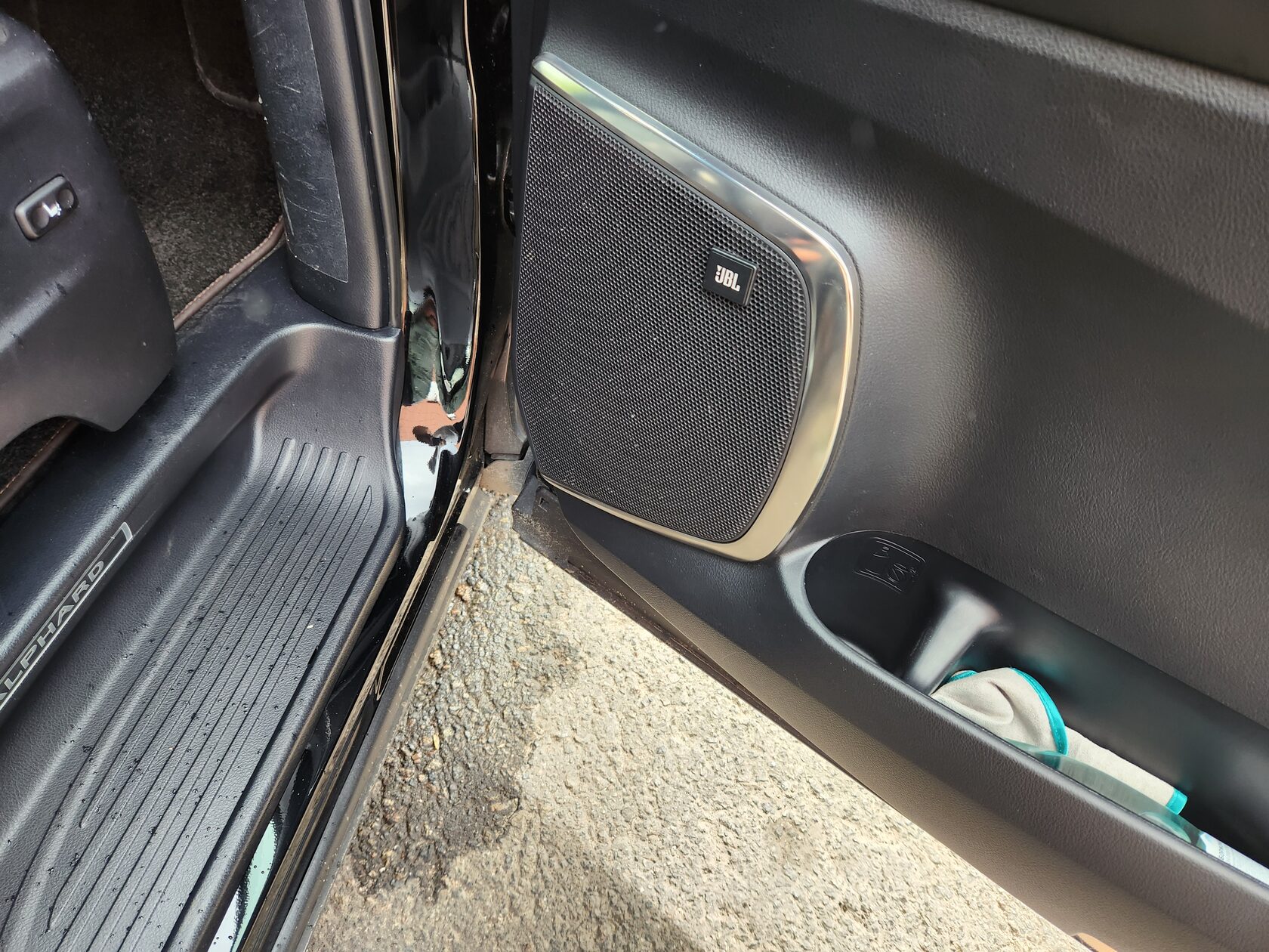 штатные динамики JBL toyota alphard