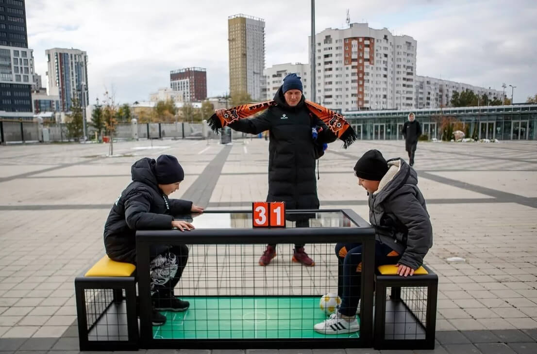 Subsoccer. Сидячий футбол под столом.