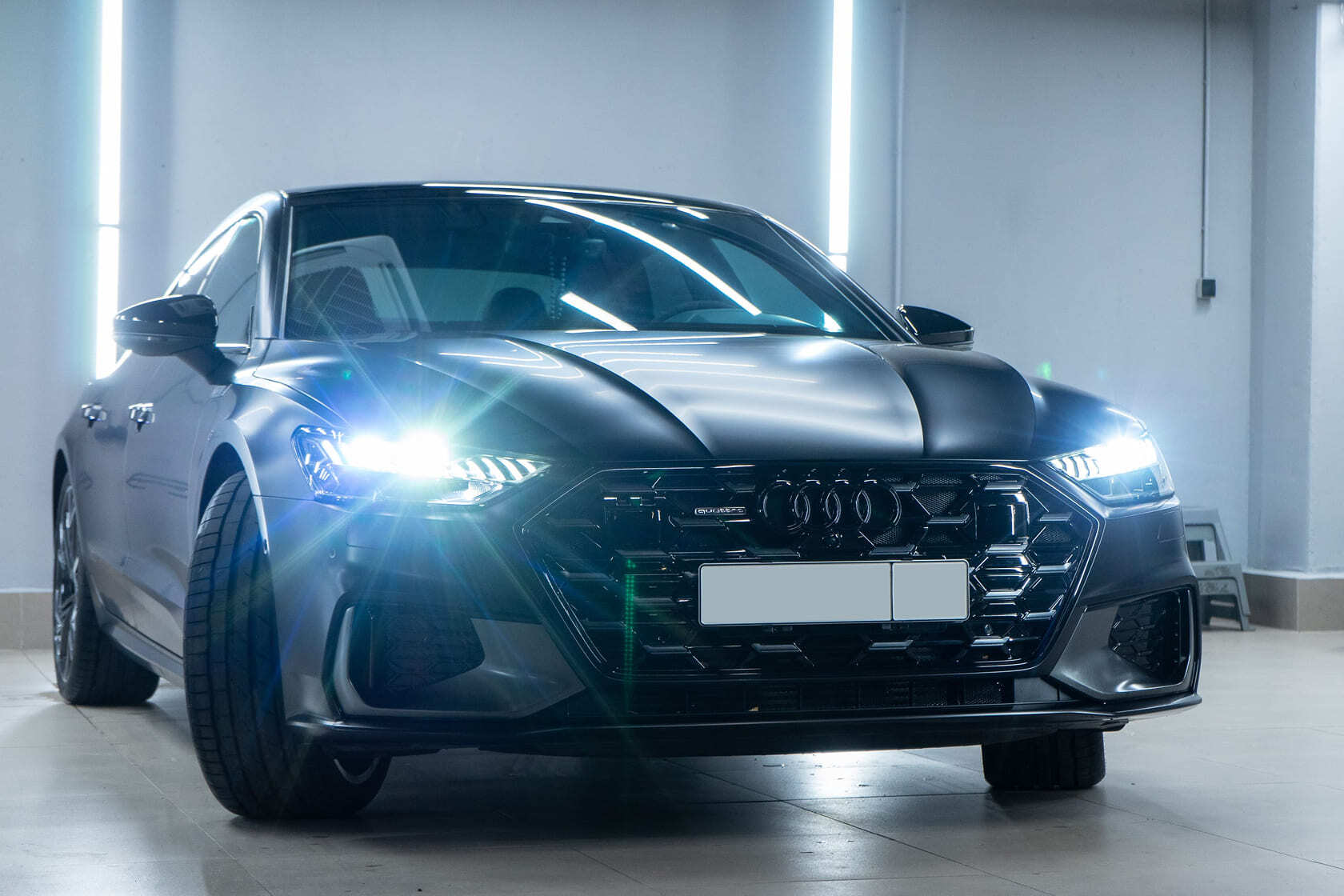 Готовый результат полного антихрома кузова Audi