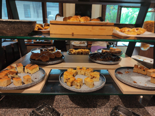 Десерты на завтрак в отеле Ravindra Beach Resort & Spa 5*