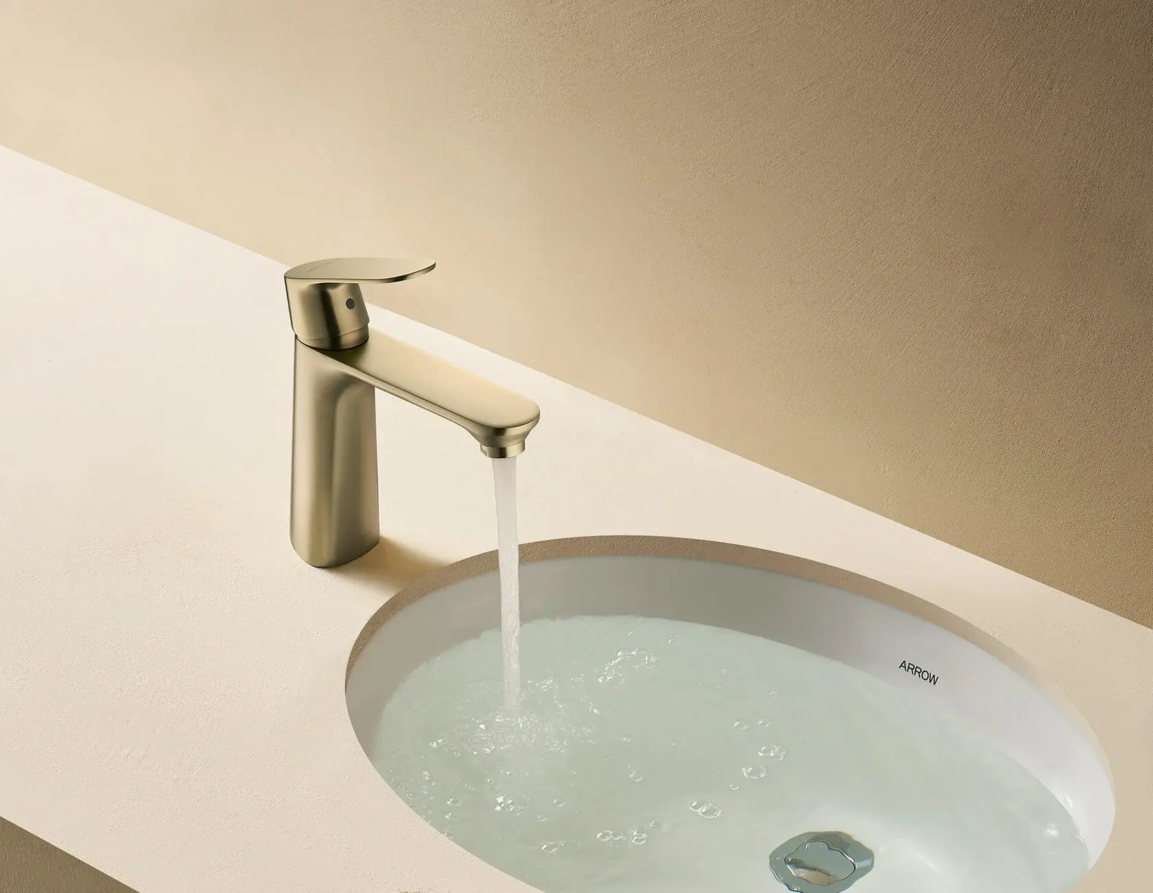 Матовый однорычжный золотой смеситель