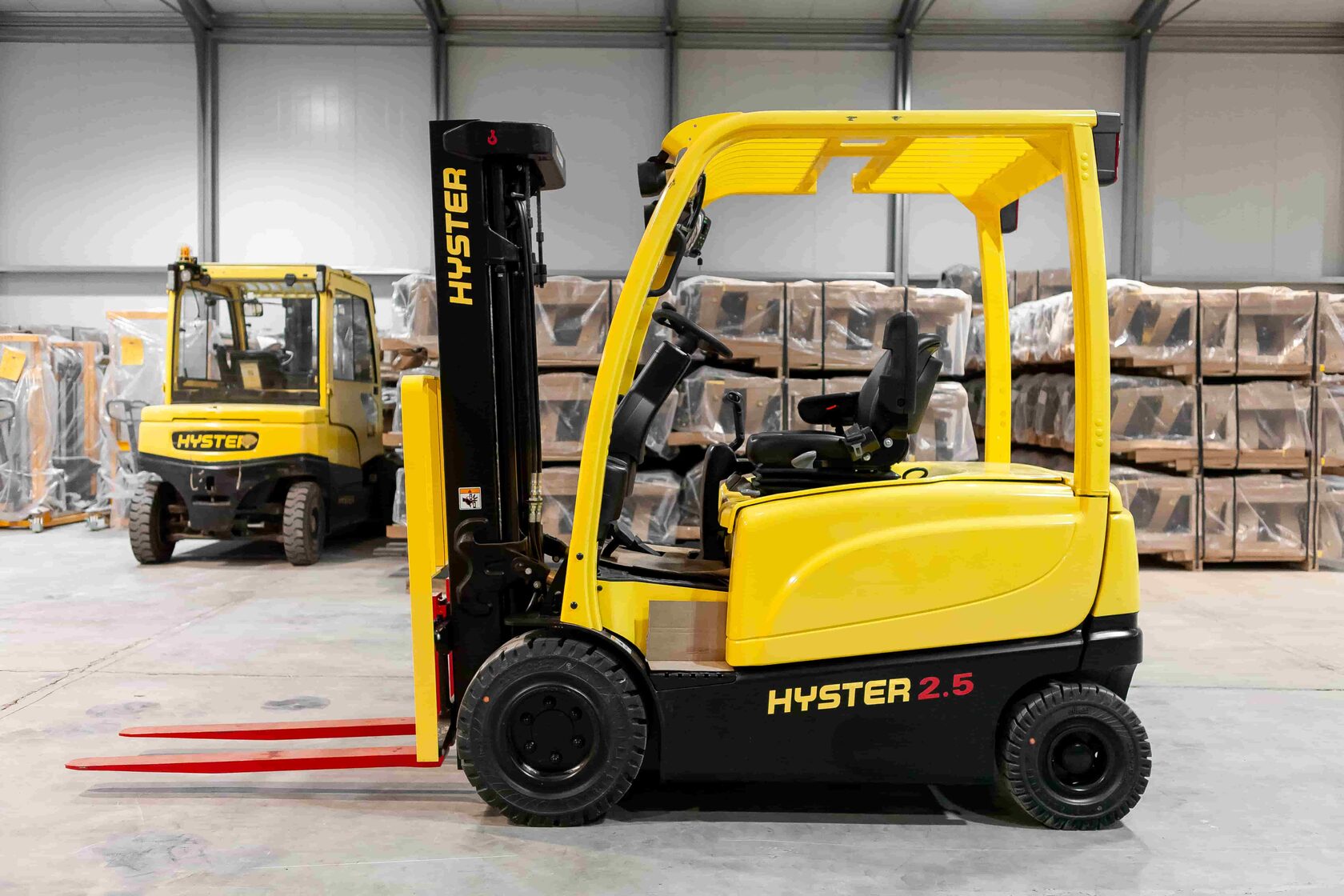 Когда будет листинг в хастер комбат. Электропогрузчик Hyster j1.5XNT SWB. Электропогрузчик Hyster j1.6-2.0XH (935). Погрузчик Hyster 1.6. Вилочный погрузчик Hyster 1.5.