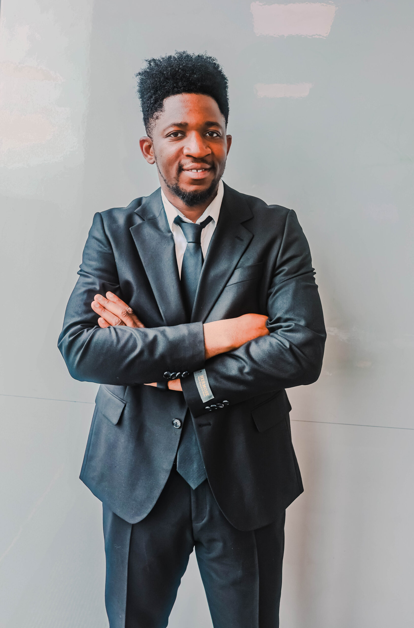 Native English speaking coach in a tailored suit, ready to lead a live lesson