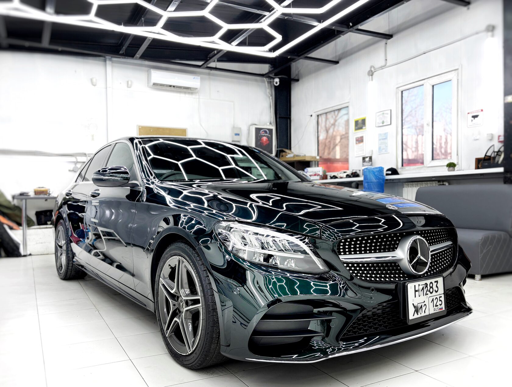 Mercedes C-Class: Защита зон риска и полировка кузова
