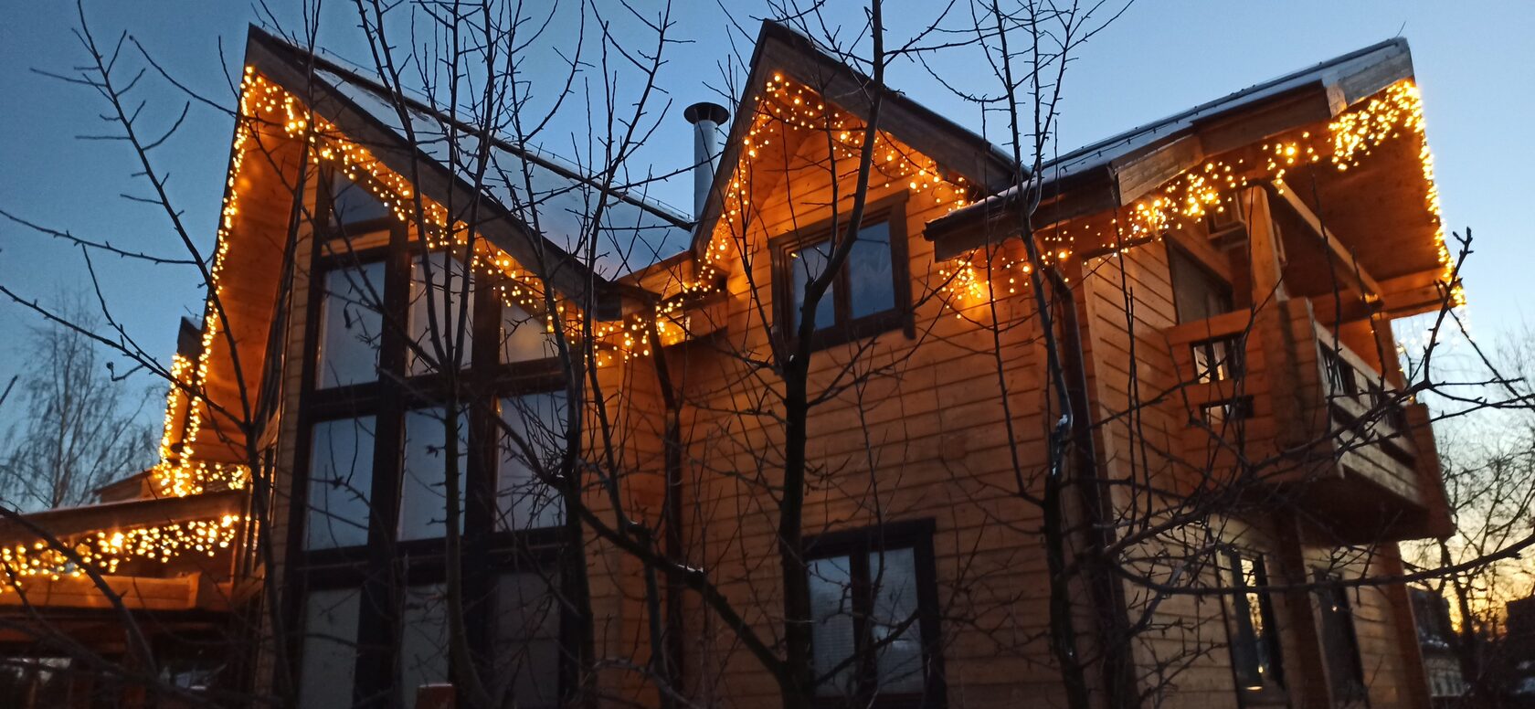 Новогодняя подсветка загородного дома КП Прохорово