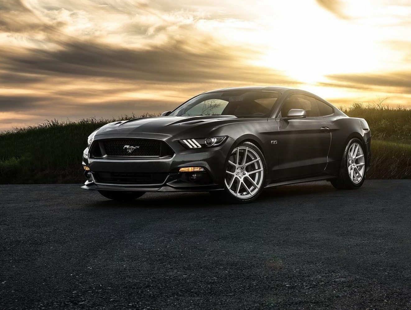 Аренда Ford Mustang в Москве - прокат Мустанг без водителя