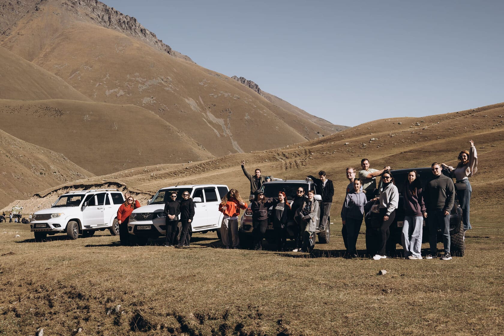 Комфортный трансфер для группы в туре по Домбаю