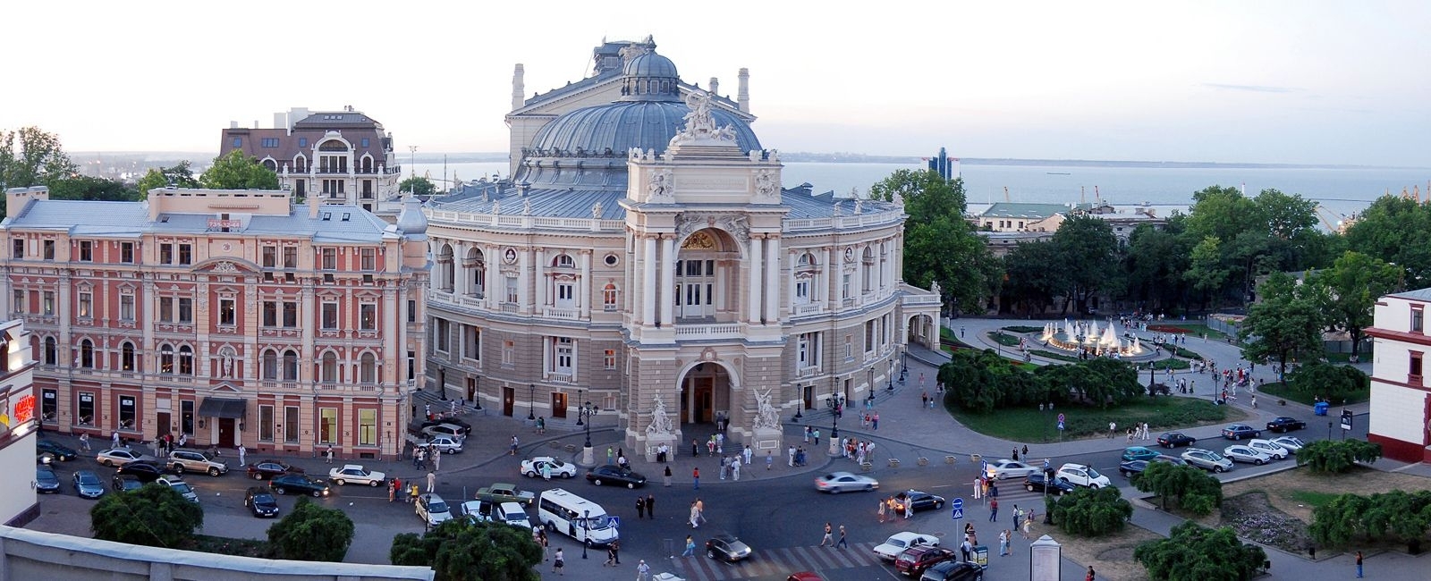 Годы жизни одесского. Одесса столица. Одесский оперный театр стиль архитектуры. Одесса виды города. Одесса город сейчас.