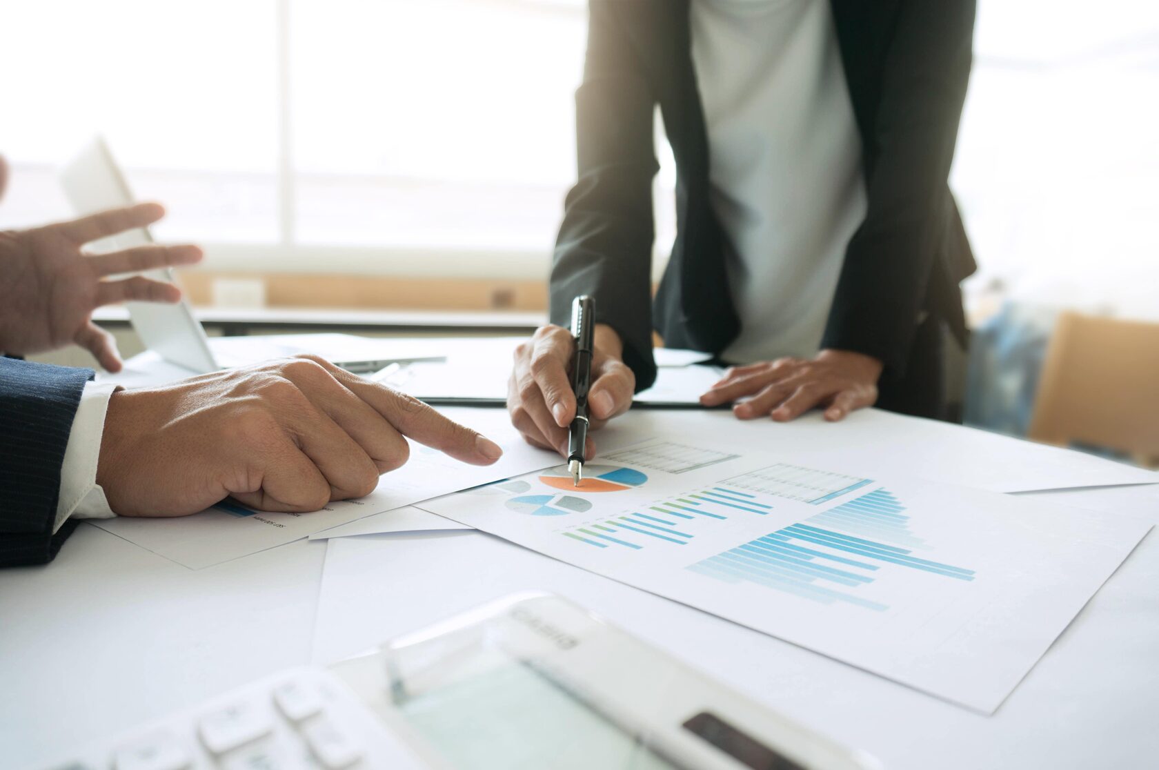 инвестирование в коммерческую недвижимость. одобрение займа. кредит для бизнеса. открытие своего бизнеса. квалифицированный инвестор картинка.