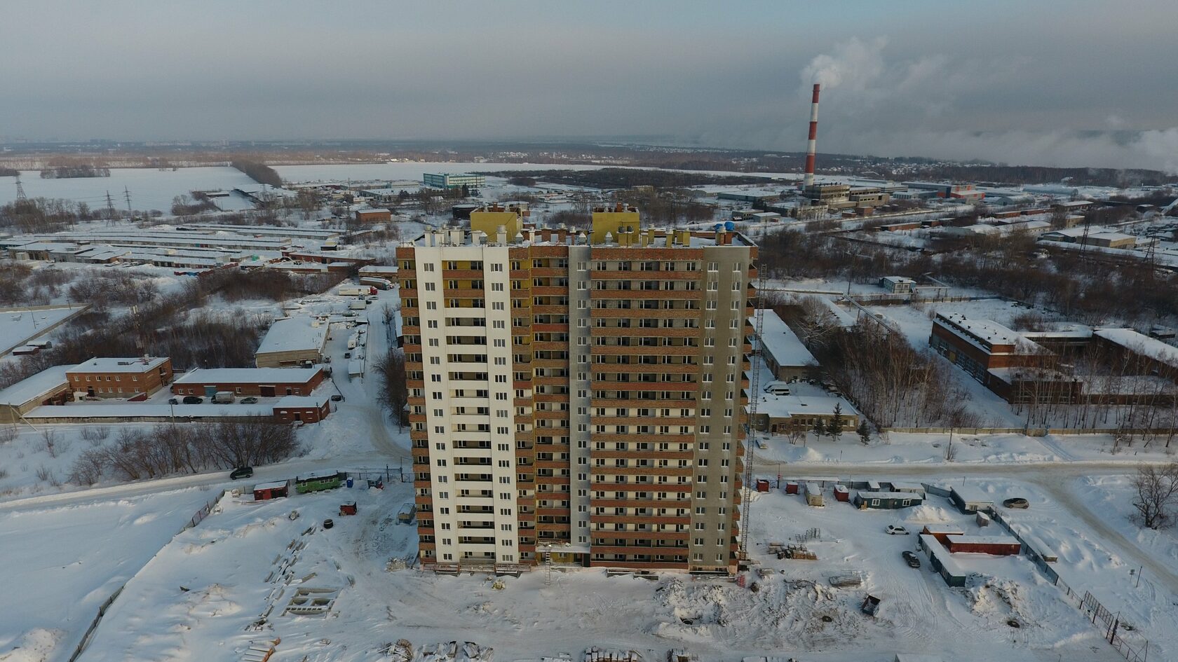 Жк время. Новостройки стройка. ЖК время ОБЬГЭС Новосибирск. ЖК просторный Новосибирск. ЖК самолет декабрь 2021.