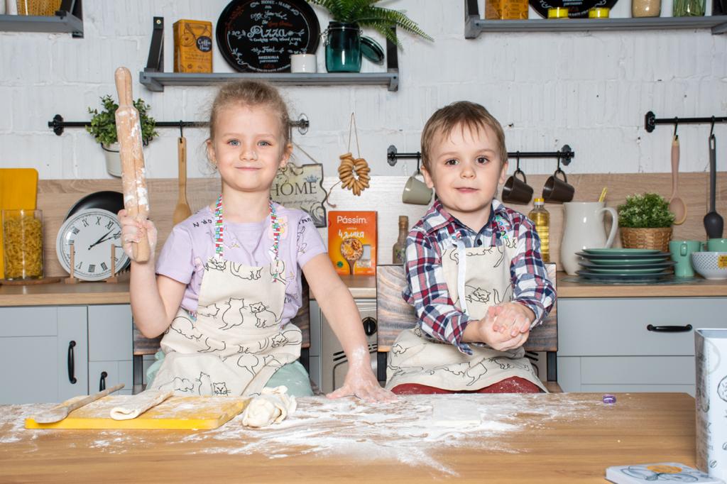 При виде детской кухни, сделанной своими руками, глаза детей засияют от восторга