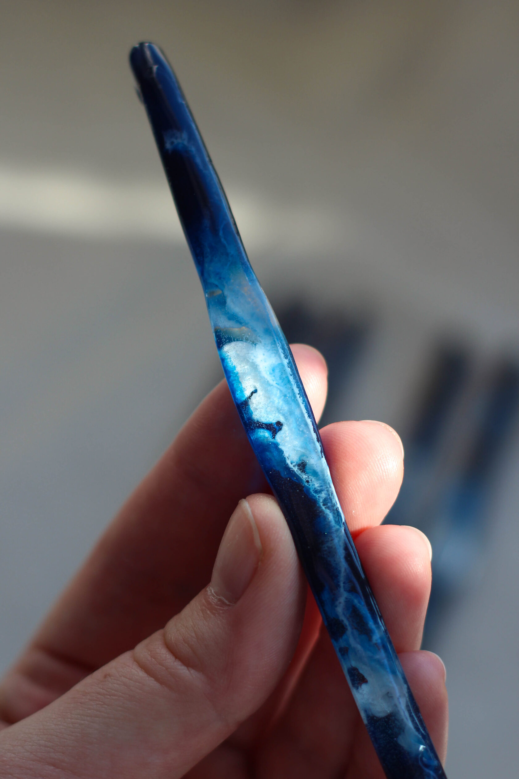 Крючки для вязания из эпоксидной смолы синие