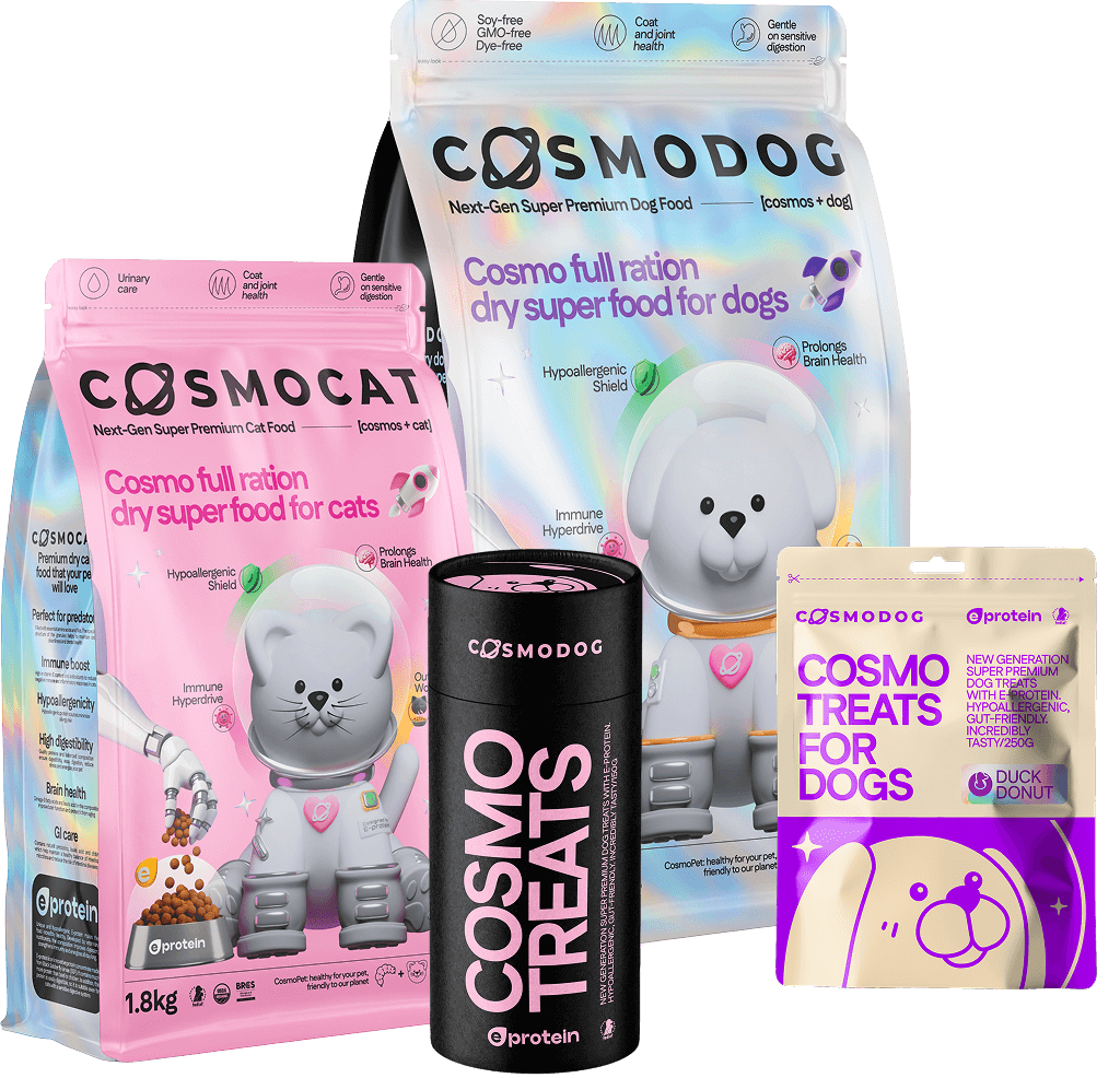 Продукция Cosmopet: сухой корм Cosmodog для собак, сухой корм Cosmoсat для кошек, лакомство для собак и ассорти для кошек и котов
