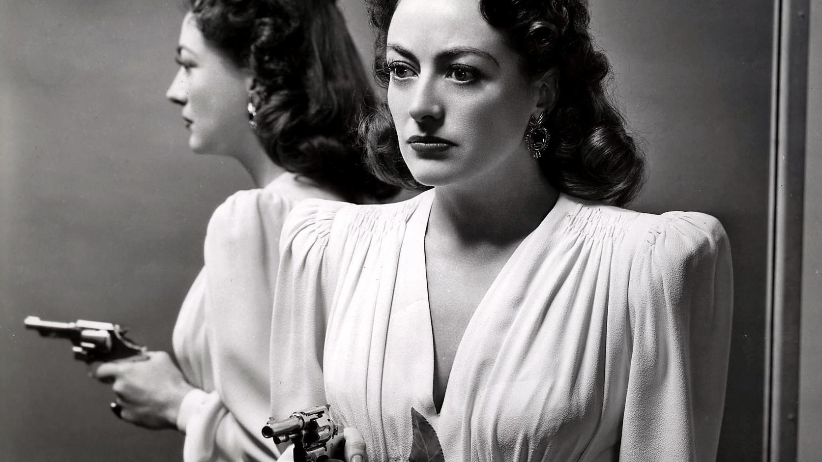 Милдред пирс 1945. Джоан Кроуфорд Милдред Пирс. Милдред Пирс Mildred Pierce 1945. Джоан Кроуфорд 1971. Джоан Кроуфорд с сигаретой.