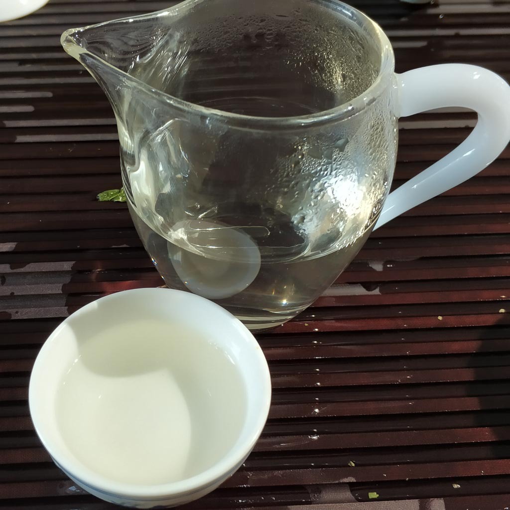 Dry Yellow Mountain Fur Peak tea leaves showing silver down