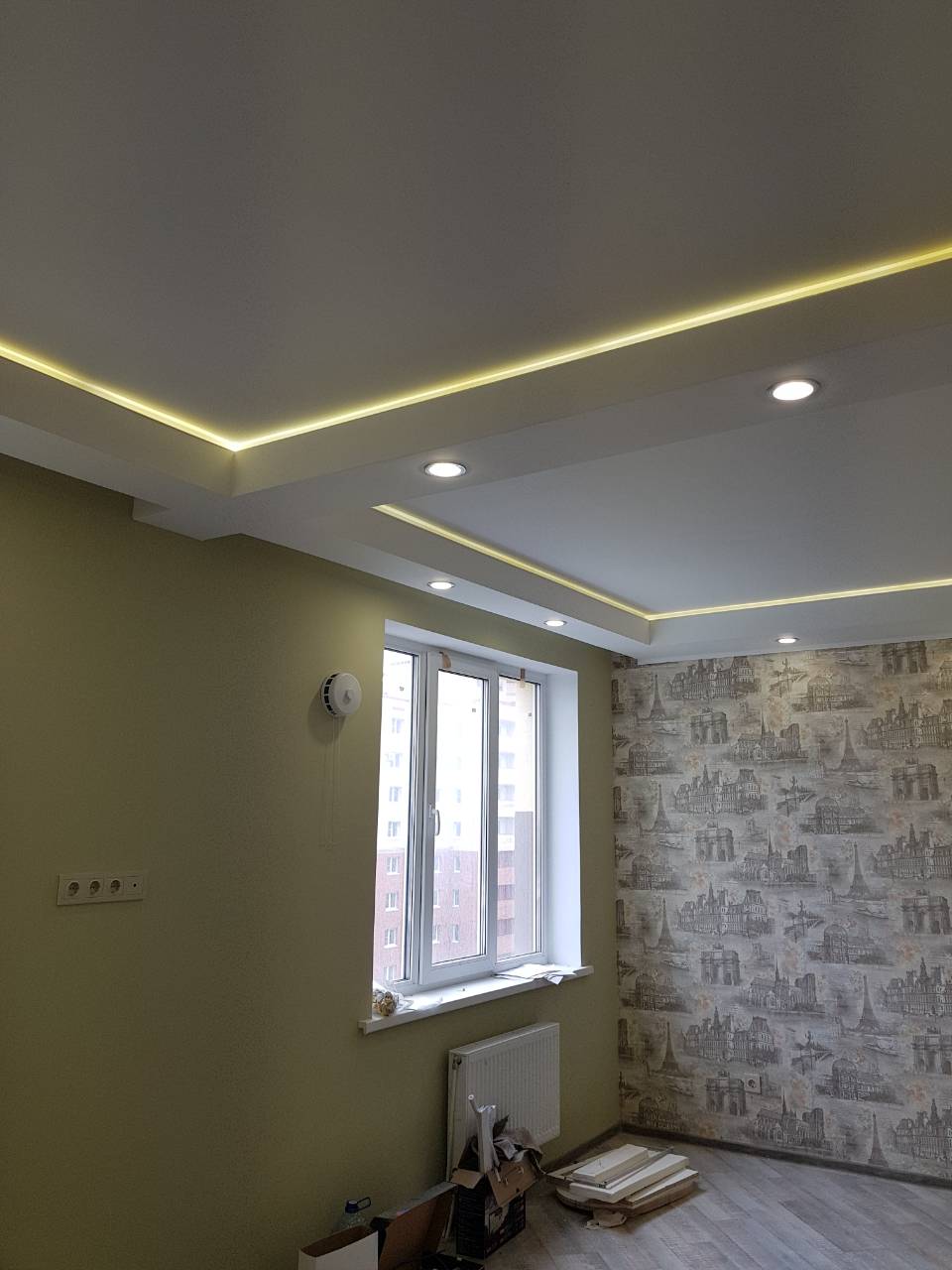 Рельефный потолок с подсветкой