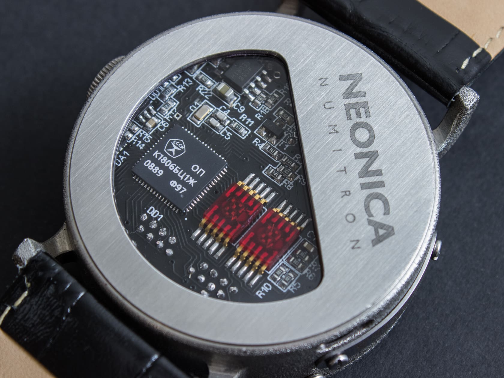 Наручные ламповые часы «Нумитрон» на лампах ИВ-16