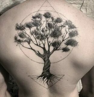Татуировки с деревом, значения и примеры.