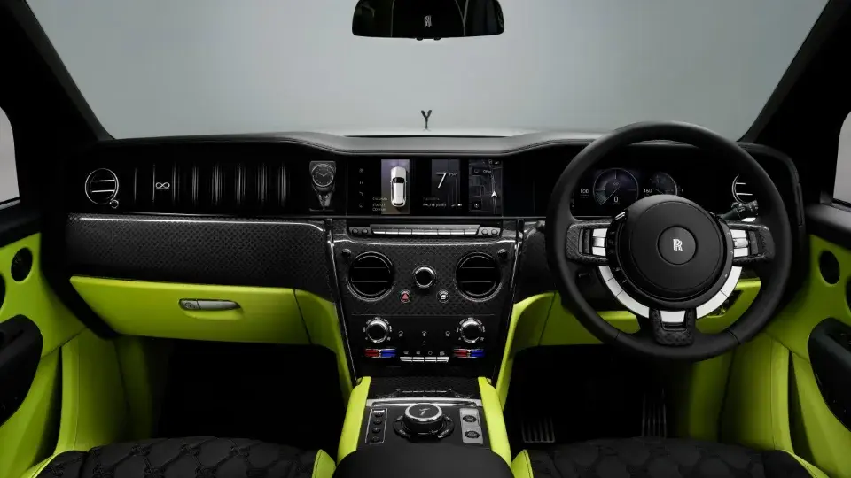 Салон Rolls-Royce Cullinan Black Badge