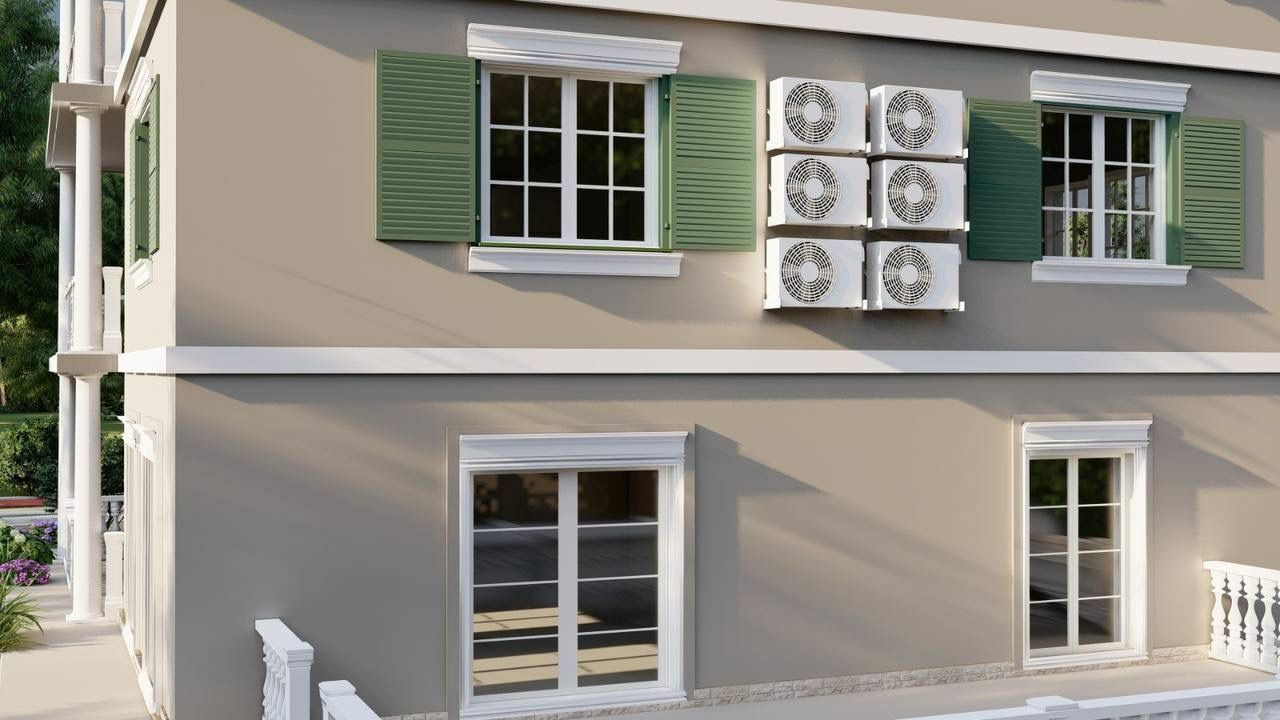 проект загородного дома со ставнями на окнах