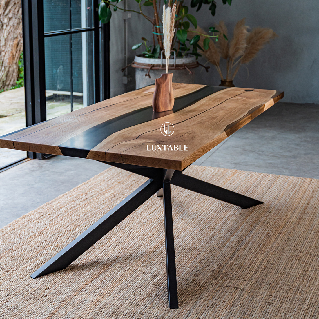 Epoxidharz Tische Alagoas aus europäischem Nussbaum und hellblauem Epoxidharz mit Metallic Effekt