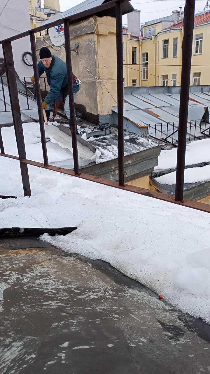 Уборка снега и наледи с кровель многоквартирных домов