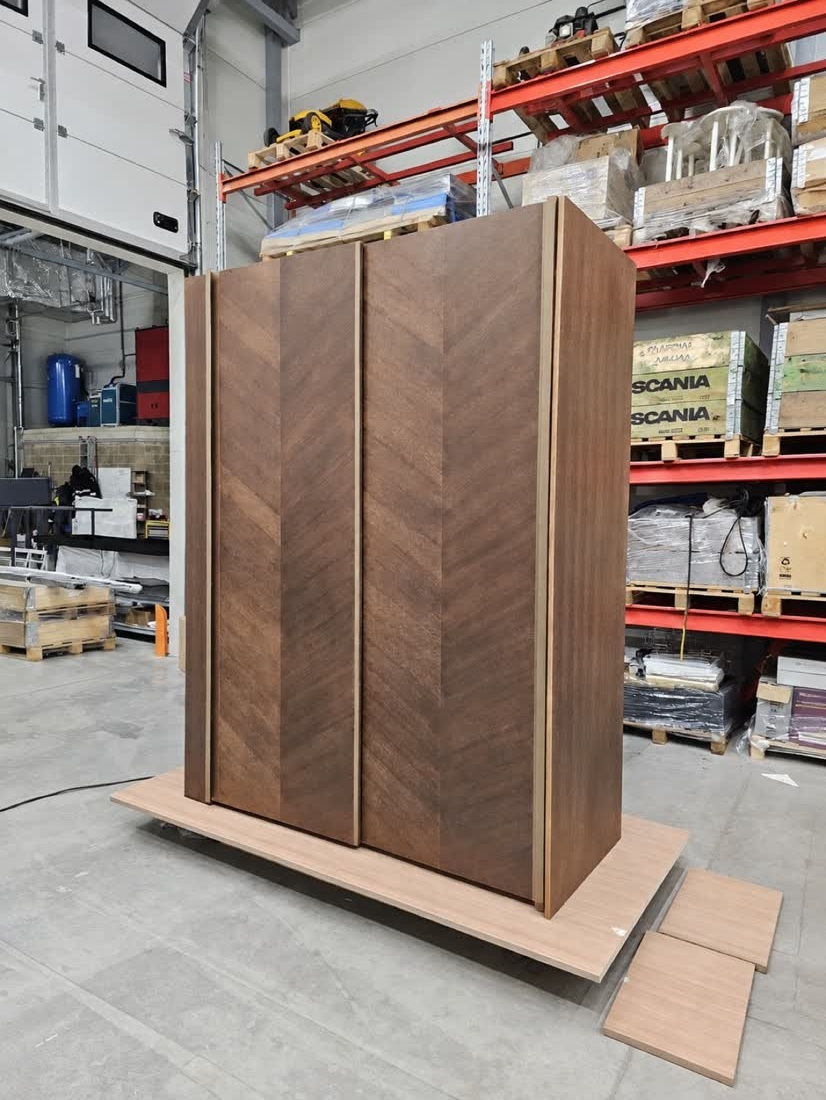 Veneered cabinet fronts