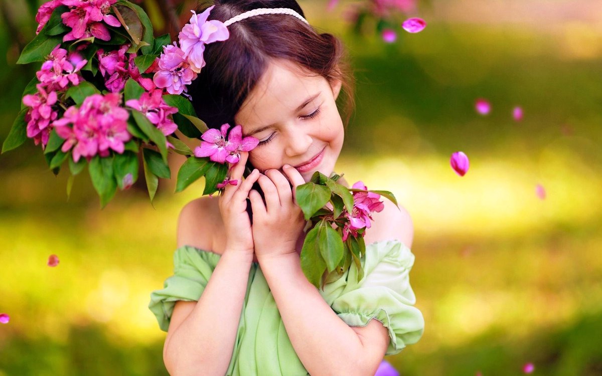 Детская фотосессия с цветами