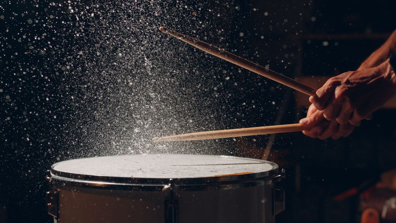 игра на барабанах