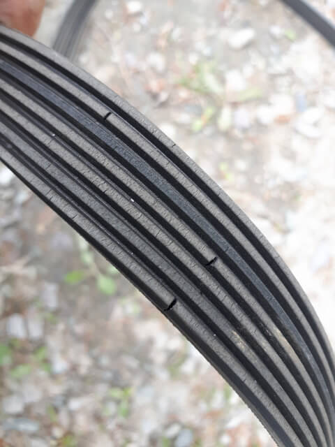 Растрескивания на рабочей части ремня навесного оборудования