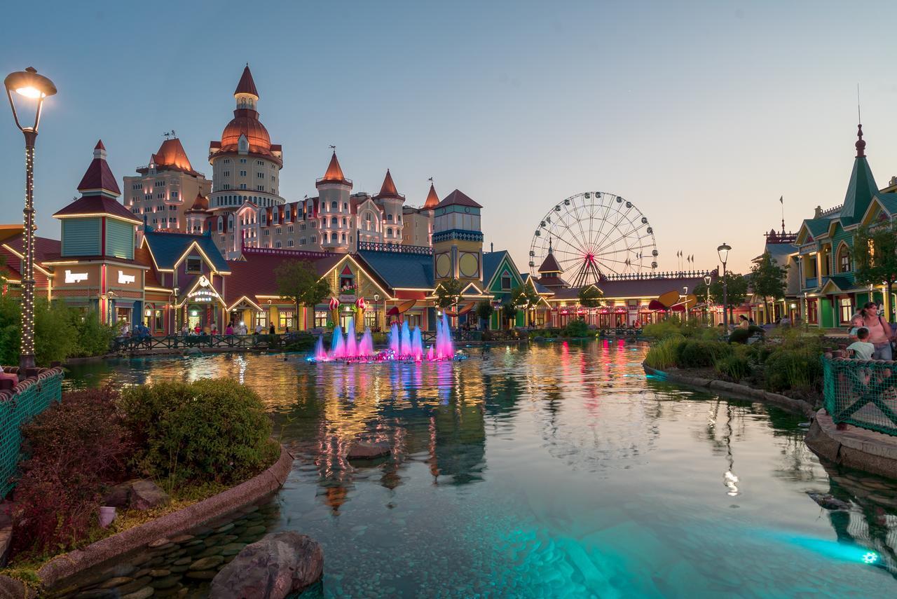 Территория отеля Богатырь в Сочи Парк