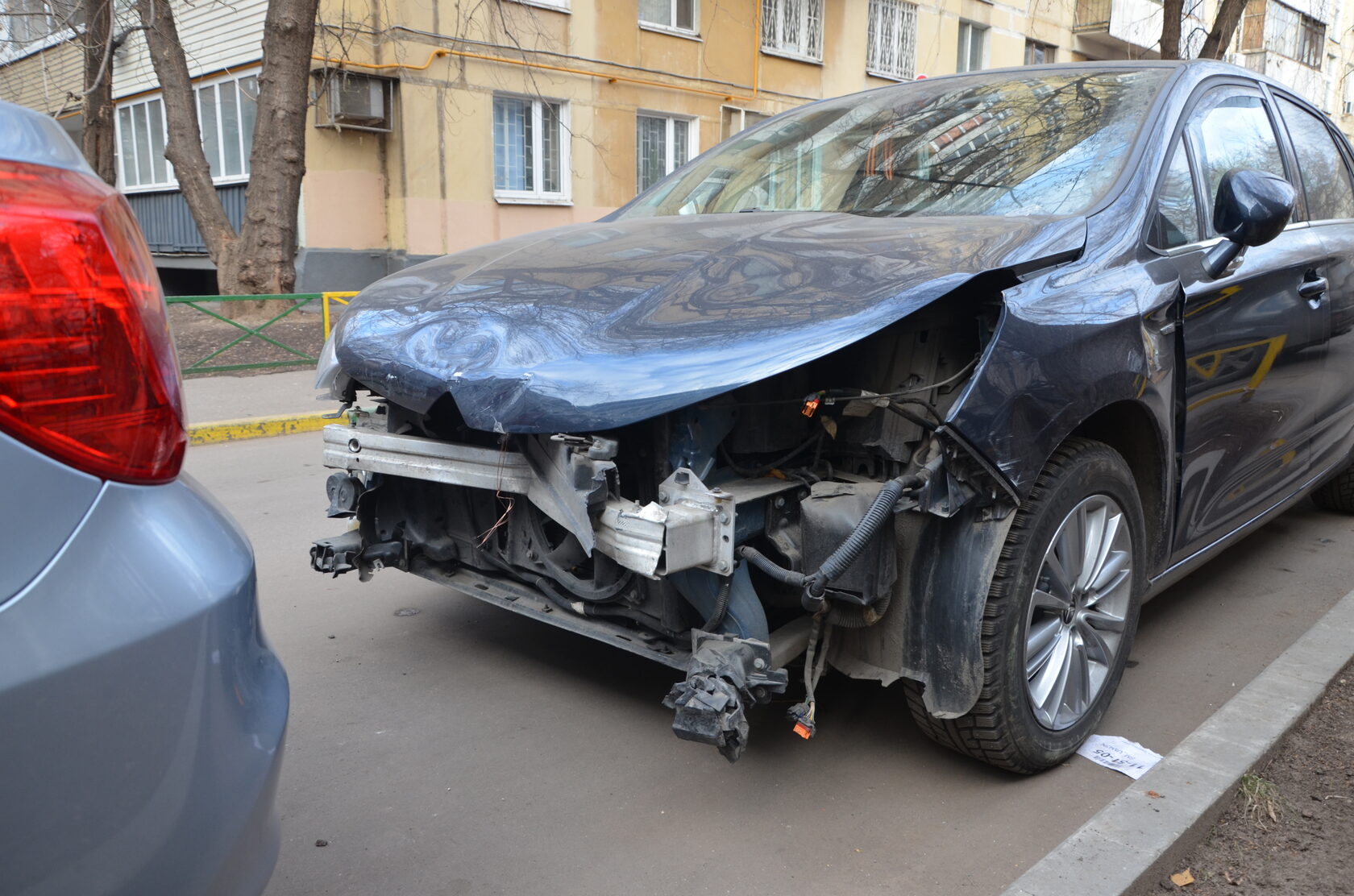 Восстановили после аварии. Битый Ситроен с4. Ситроен с4 хэтчбек авария.