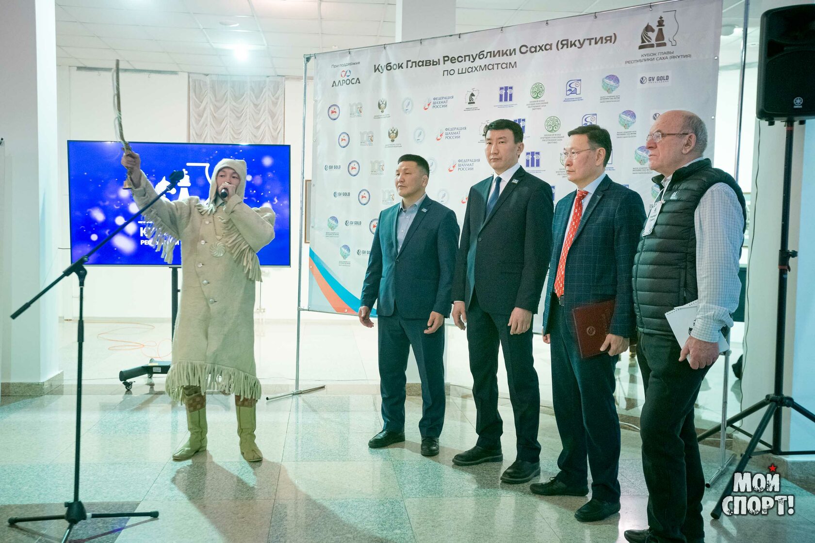 шахматная партия. шахматный турнир. кубок главы якутии. шахматный турнир 2022. якутский шахматист.