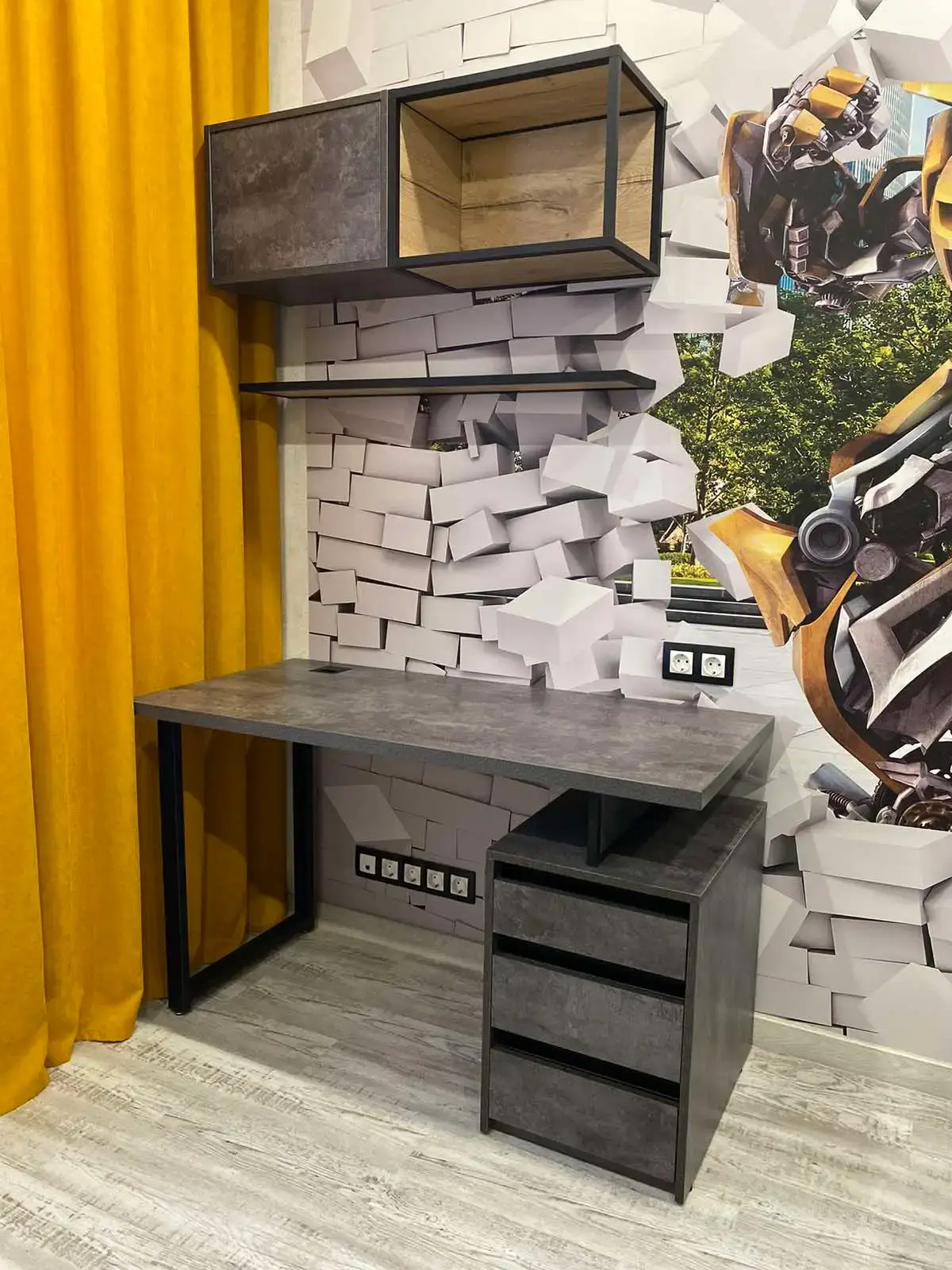 Компьютерный стол для детской на заказ в Сургуте