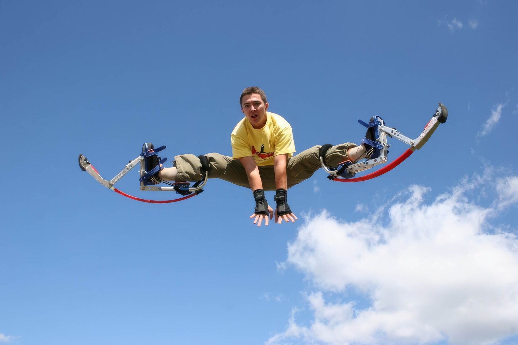 Джампер человек это. Джамперы skyrunner 20 40. Джампер обратный. Ходули для прыжков. Джоли джамперы.