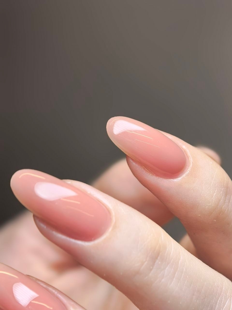 Наращивание ногтей гелем полупрозрачный нюдовый миндаль — LUMOSK ESTETICS