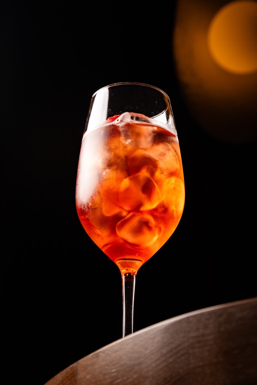 Южный Спритц в бокале со льдом