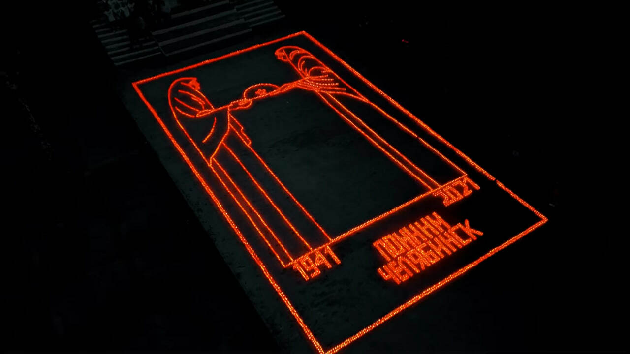 Единая россия и волонтёры победы провели акции огненные картины войны и свеча памяти в москве