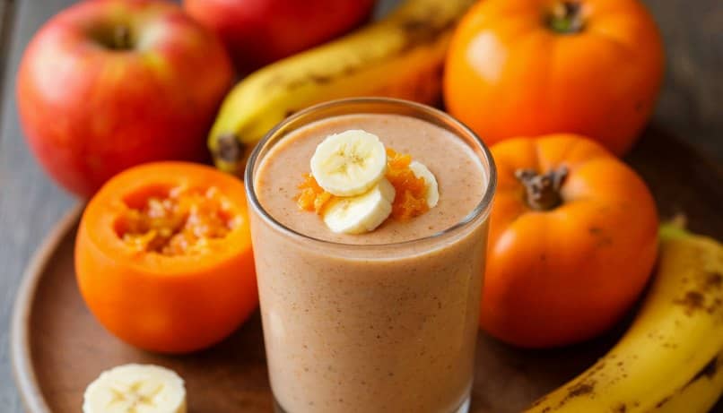 Смузи с хурмой, бананом и яблоком