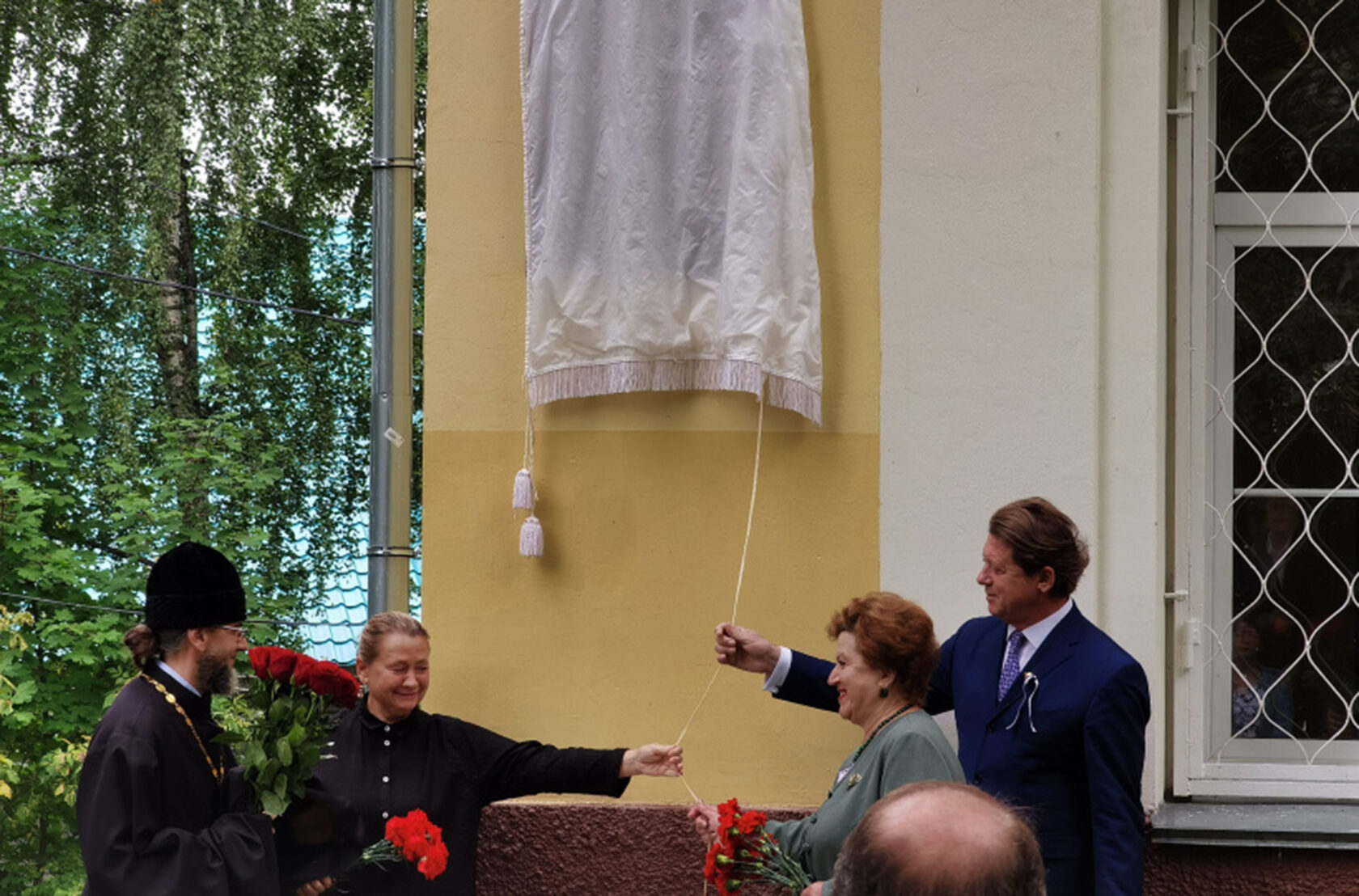 Открытие мемориальной доски в школе. Речь на открытие мемориальной доски. Приглашение на открытие мемориальной доски. Установка мемориальной доски. Приглашение на открытие мемориальной доски в школе.