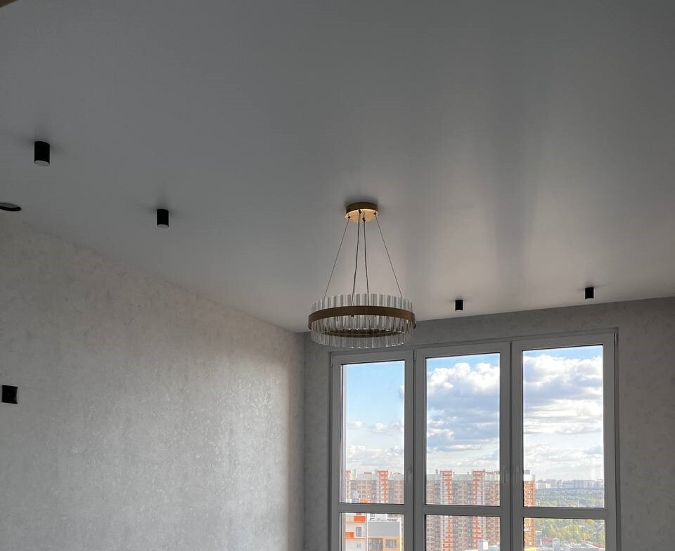 Бесшовный натяжной потолок