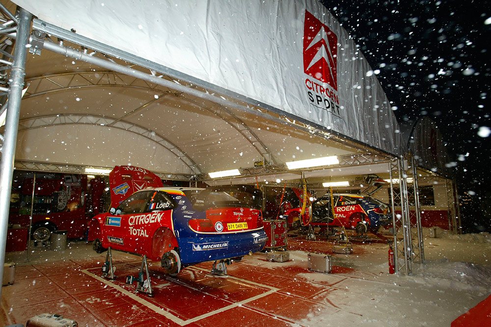Автомобили Xsara WRC в расположении команды Citroën, ралли Швеция 2005