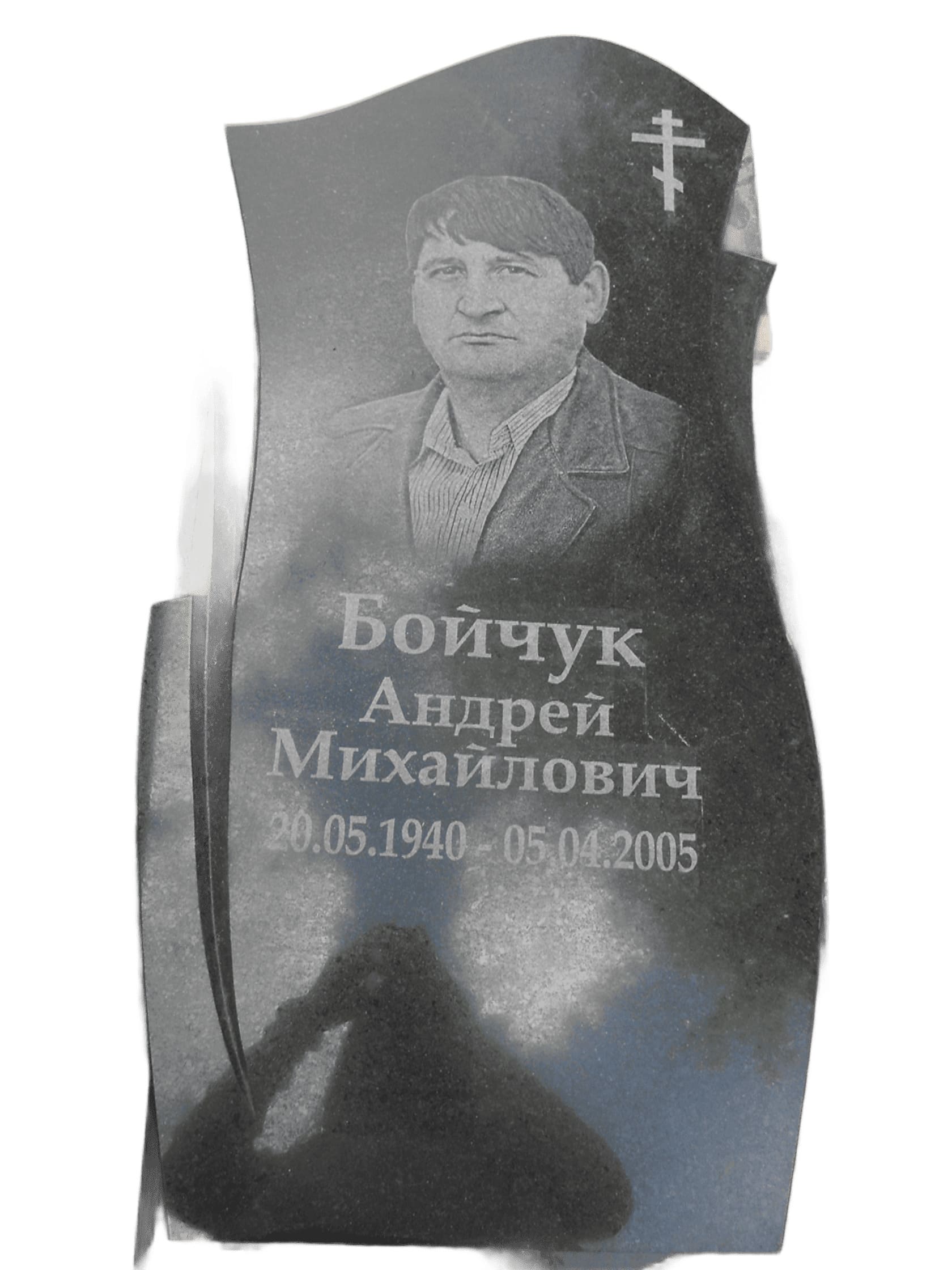 Памятник из Китайского гранита с вырубной формой, размер 1000х500