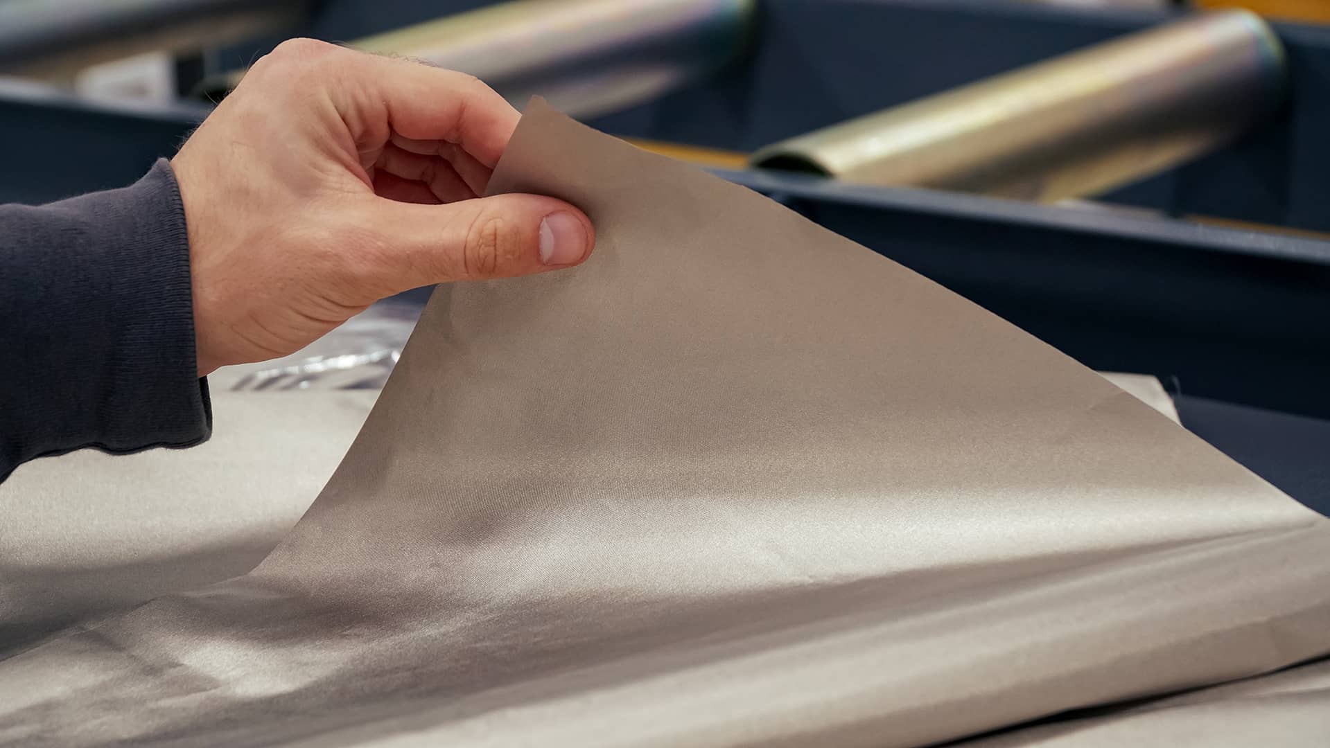 Экранирующая ткань блокирует радиосигналы и электромагнитное излучение. Качественная экранирующая ткань, прозрачная экранирующая ткань, негорючая экранирующая ткань 