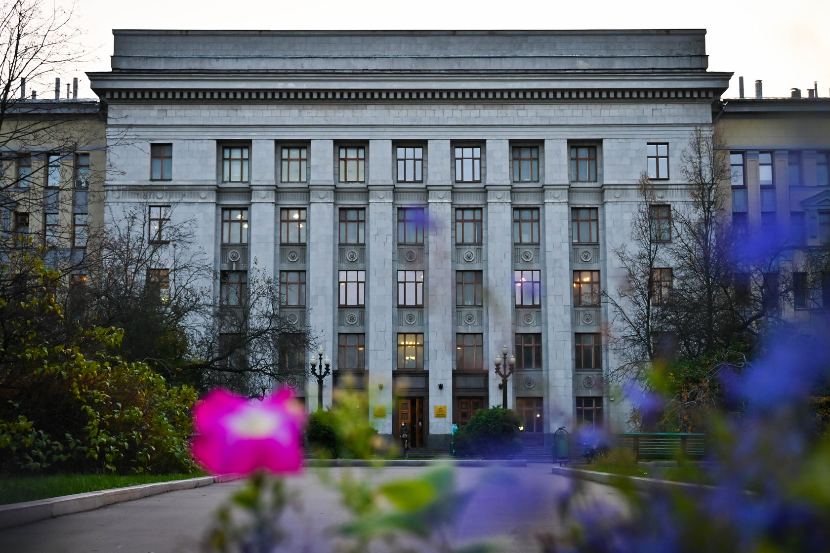 Биофак мгу. Биофак УРФУ здание. МГУ 1952 биологический Факультет. МГУ биофак сверху.