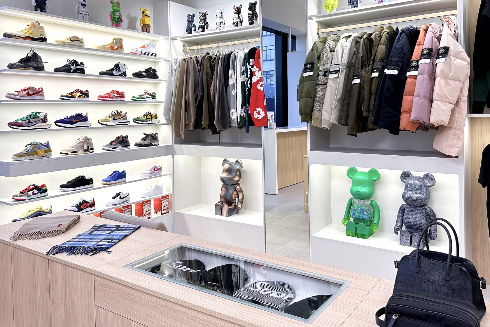 CustomDrop Boutique — интерьер шоурума